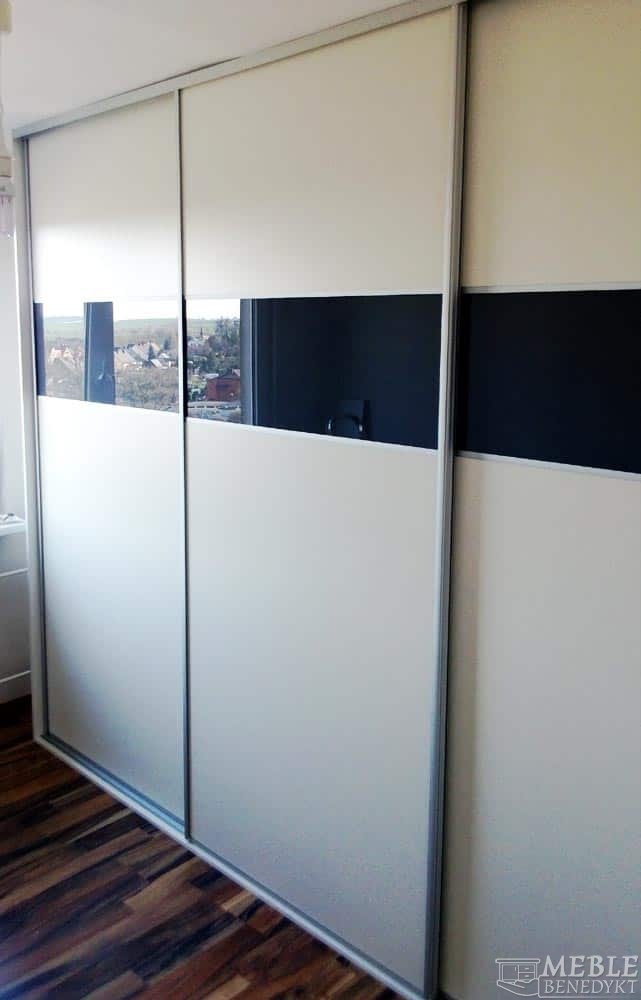 Szafa z drzwiami przesuwnymi