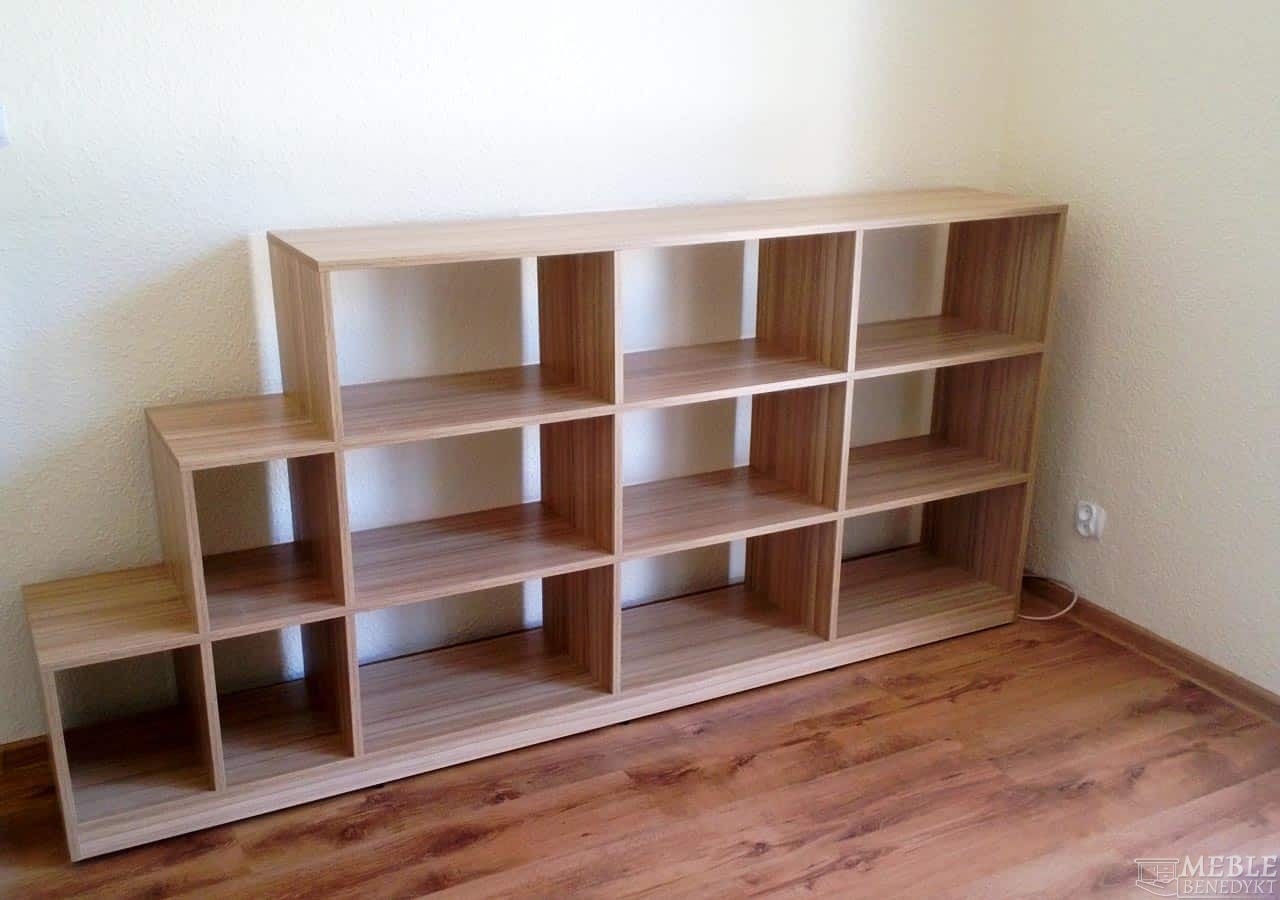 Regał na książki i zabawki