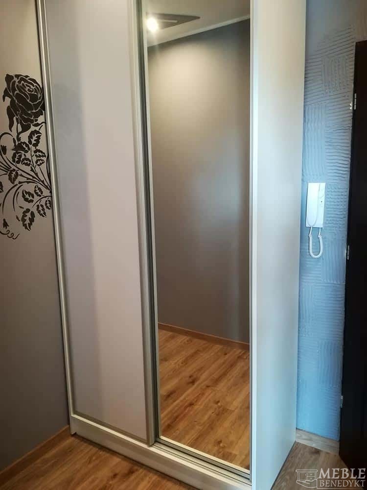 biala-szafa-z-lustrem-do-przedpokoju