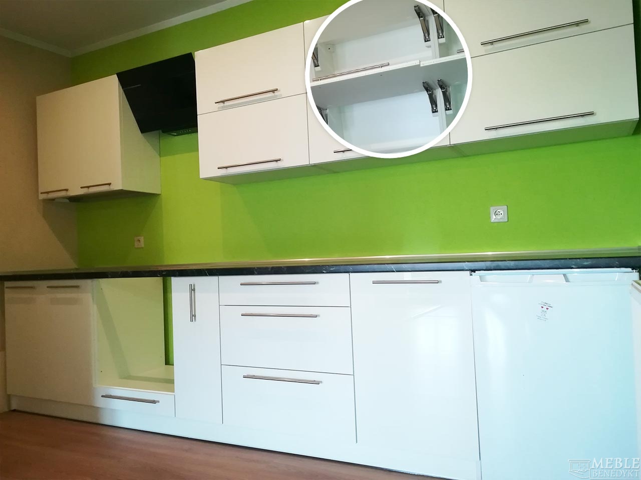 biala-kuchnia-w-bloku-z-wielkiej-plyty