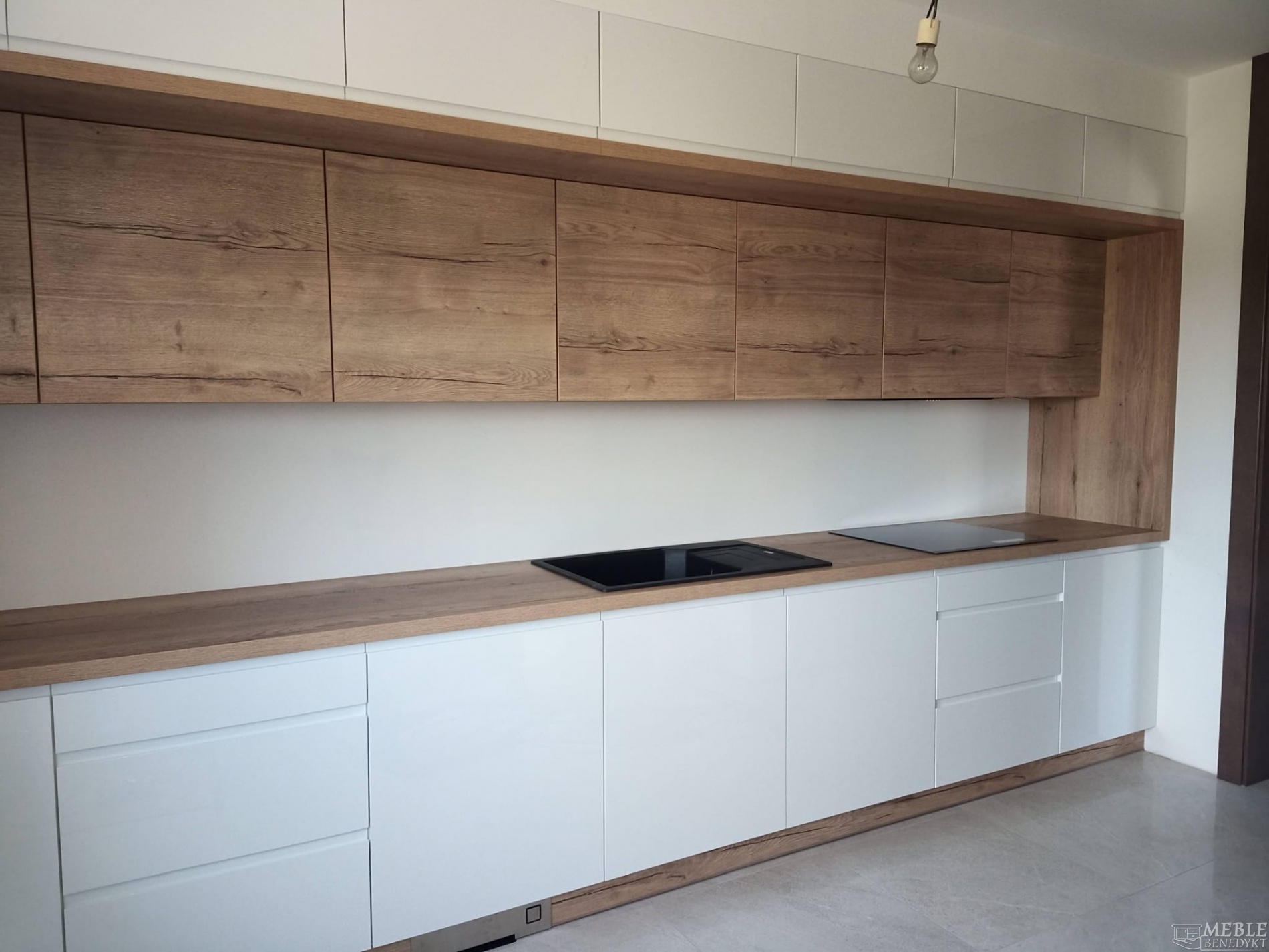 2.kuchnia-bialo-drewniana