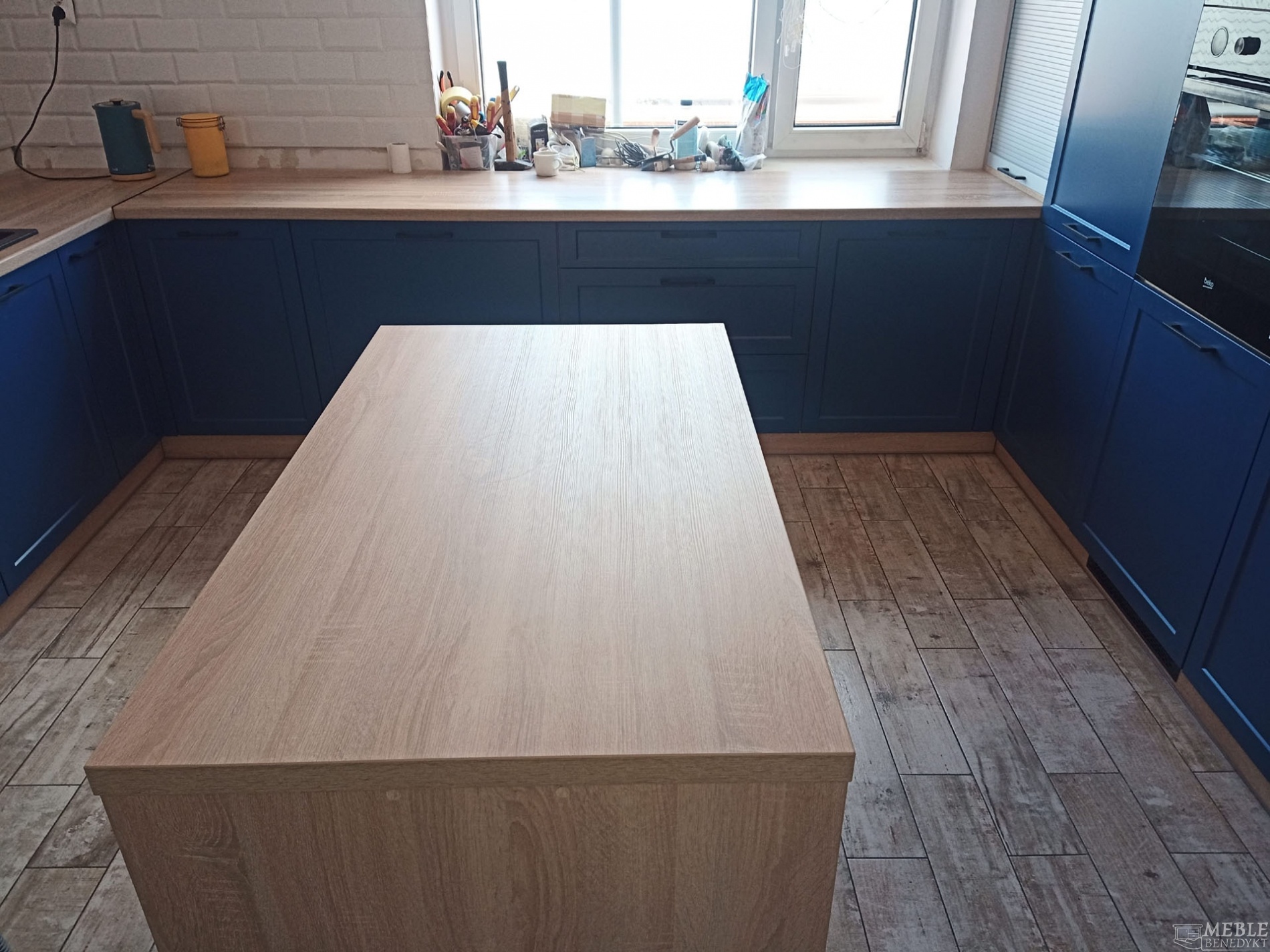 6-kuchnia-niebieska-z-wyspa