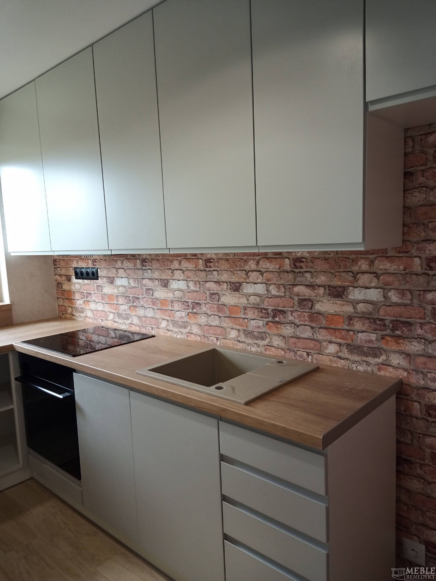 9-kuchnia-biala-blat-drewno